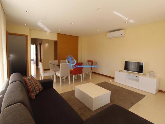 Moradia Geminada renovada T2+1 com piscina e garagem Patroves Albufeira