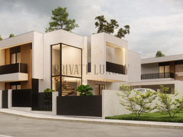 Moradia geminada T4 na Charneca da Caparica proximo da praia