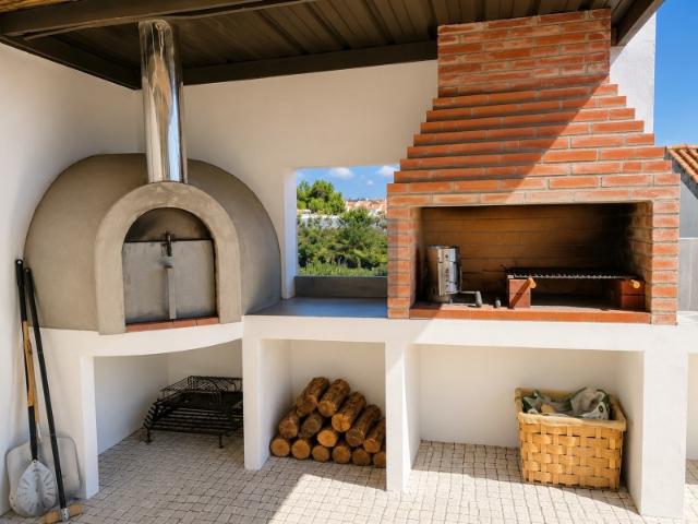 Moradia Geminada T4 na Charneca de Caparica com Jardim, Terraço, Churrasqueira e Garagem