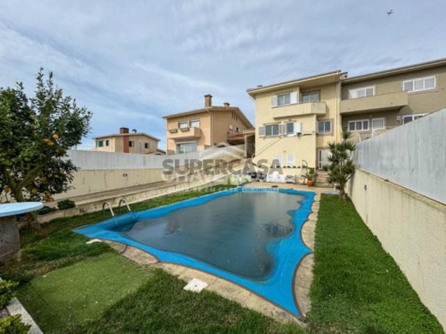 Moradia Geminada T4 c/ Piscina em Gulpilhares