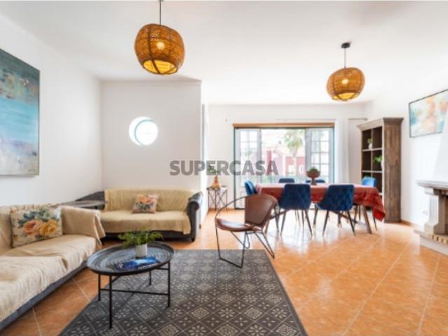 Moradia Geminada T4 com Terraço, a 15 Min do Comboio