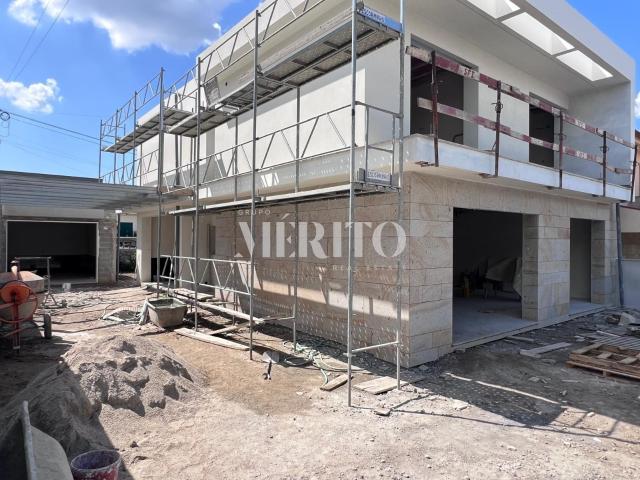 Moradia Geminada T4 com duas Suites