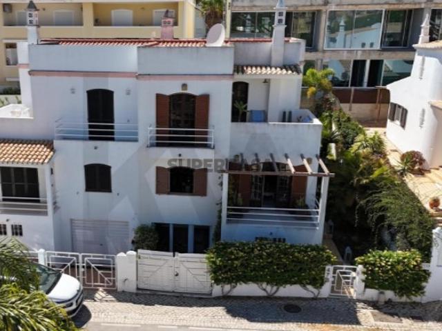 Moradia Geminada T4 com garagem em Vilamoura
