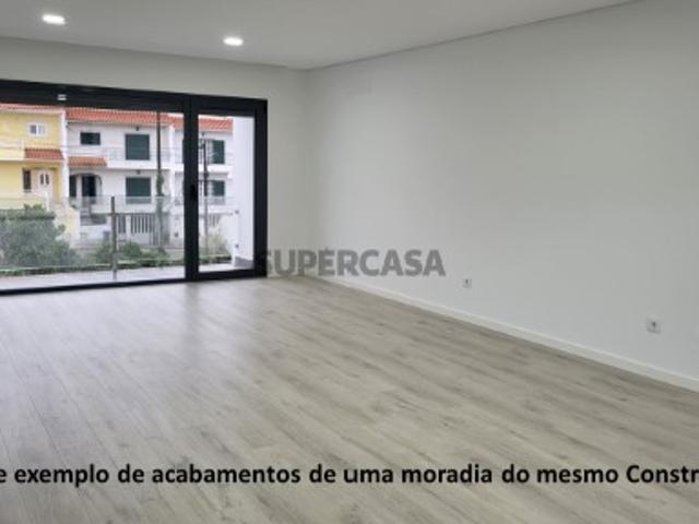 MORADIA GEMINADA | T4 | COM PISCINA | NOVA | VALE DE MILHAÇOS | CORROIOS