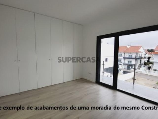 MORADIA GEMINADA | T4 | COM PISCINA | NOVA | VALE DE MILHAÇOS | CORROIOS