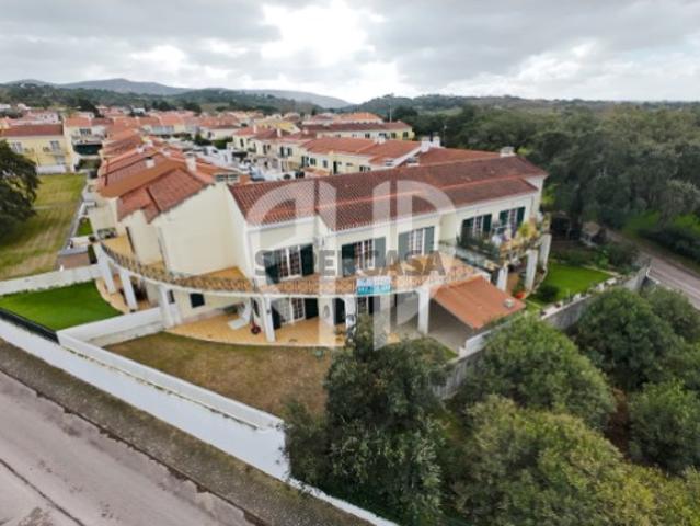 Moradia Geminada T4 / Condominio Aldeia de Irmãos / Azeitão