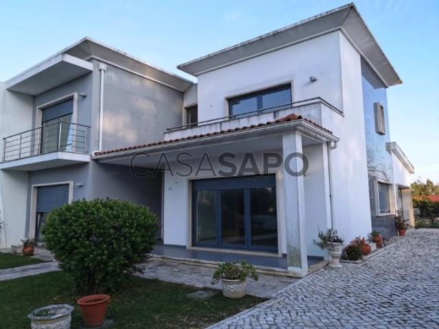 Moradia Geminada T4 Duplex para alugar em Alcobaça