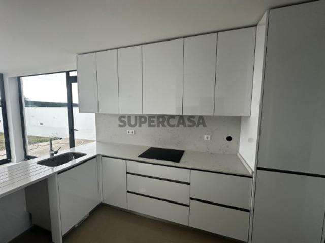 Moradia geminada T4 em Oliveirinha