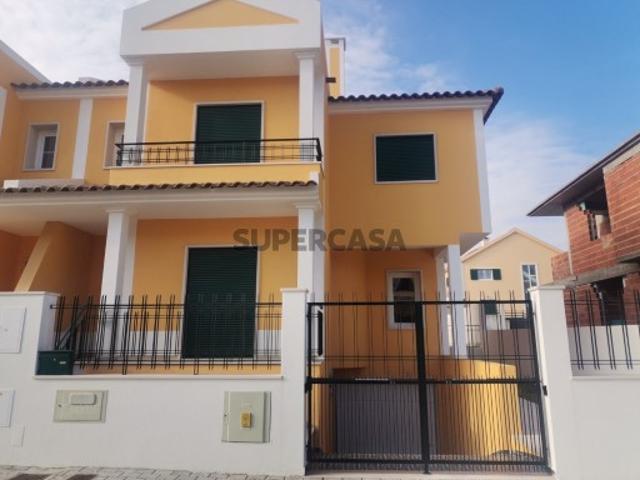 Moradia Geminada T4 em Bacelo de Gaios, Paio Pires
