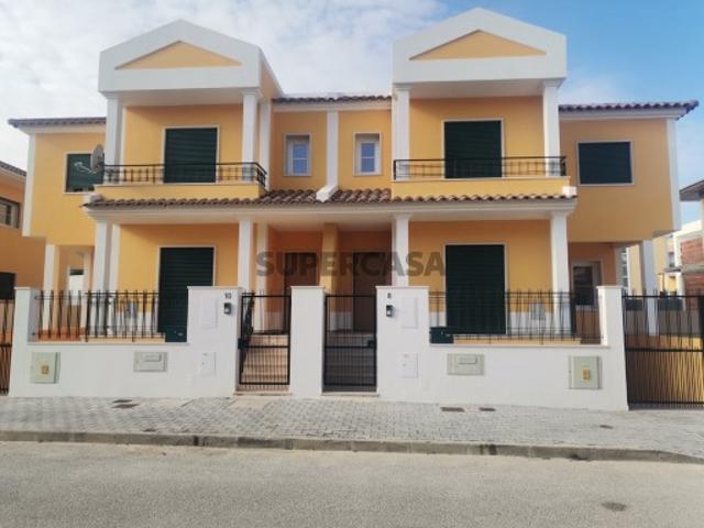 Moradia Geminada T4 em Bacelo de Gaios, Paio Pires