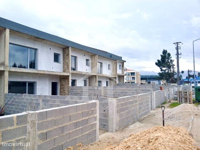 Moradia Geminada T4 em Casal dos Matos, Leiria