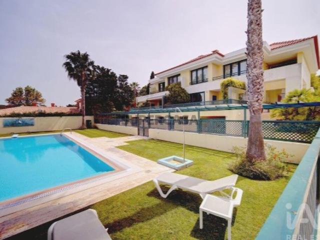 Moradia geminada T4 em Cascais e Estoril de 331 m²