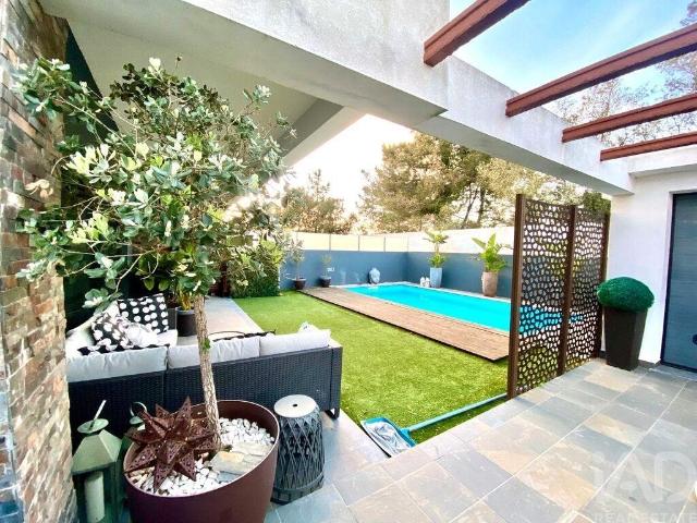 Moradia geminada T4 em Charneca de Caparica e Sobreda de 162. 162m² Charneca De Caparica