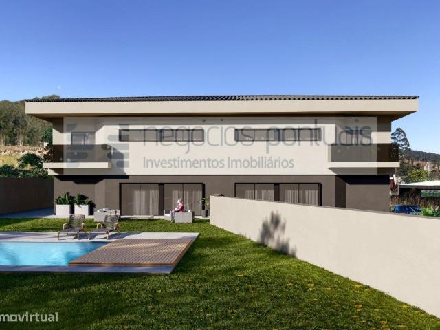 Moradia Geminada T4 em construo estrutura