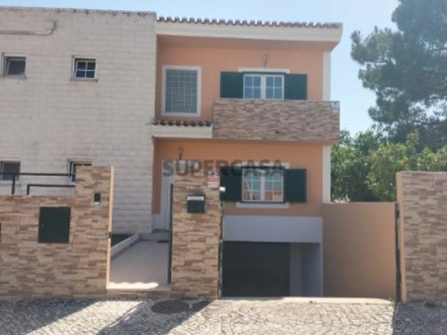 Moradia Geminada T4 em Setúbal