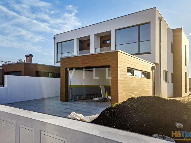 Moradia Geminada T4 Venda em Aradas,Aveiro | 26063917577