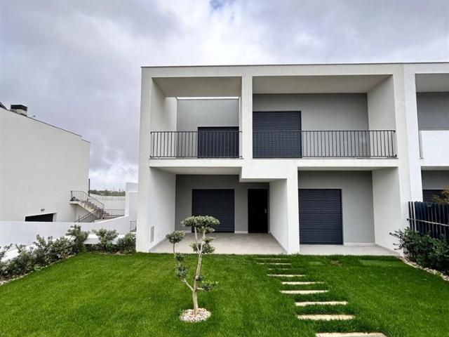Moradia Geminada T4 Venda em guas Livres,Amadora