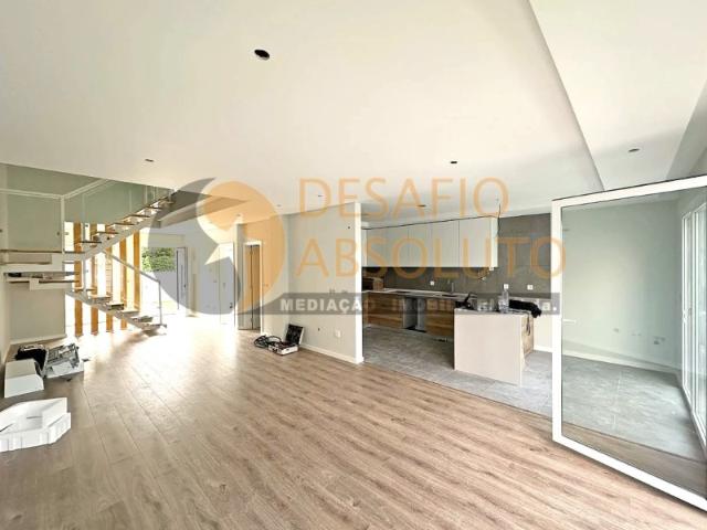 Moradia Geminada T4, 3 Suites c/ Piscina. Fernão Ferro