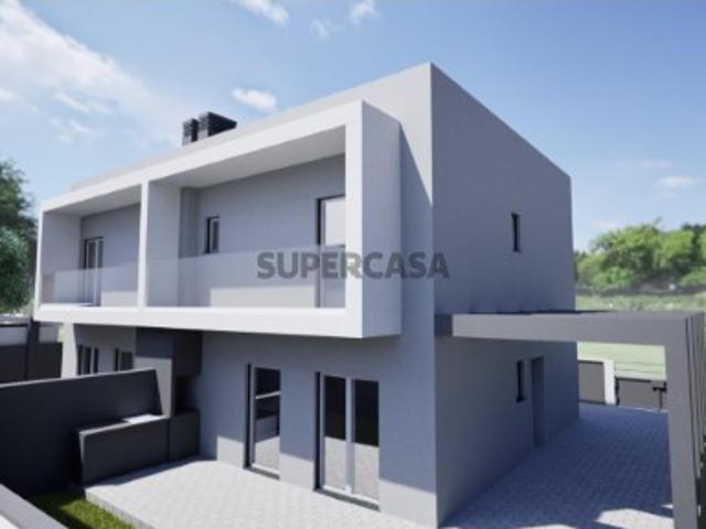 Moradia Geminada T4