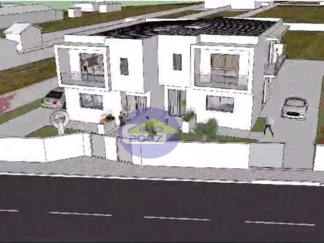 Moradia Geminada T5 em Maceda