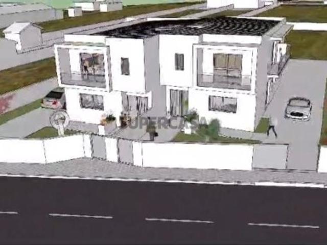 Moradia Geminada T5 em Maceda