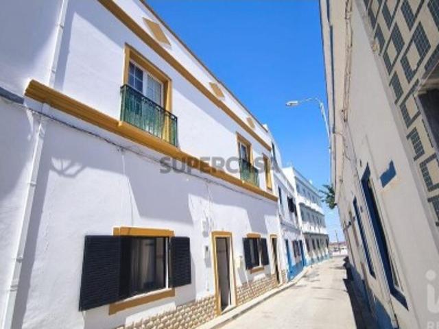 Moradia geminada T5 em Moncarapacho e Fuseta de 190 m²