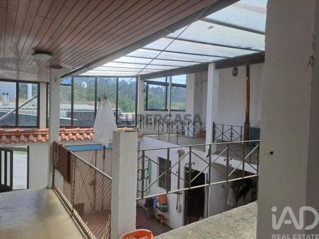 Moradia geminada T5 em Lousã e Vilarinho de 120 m²