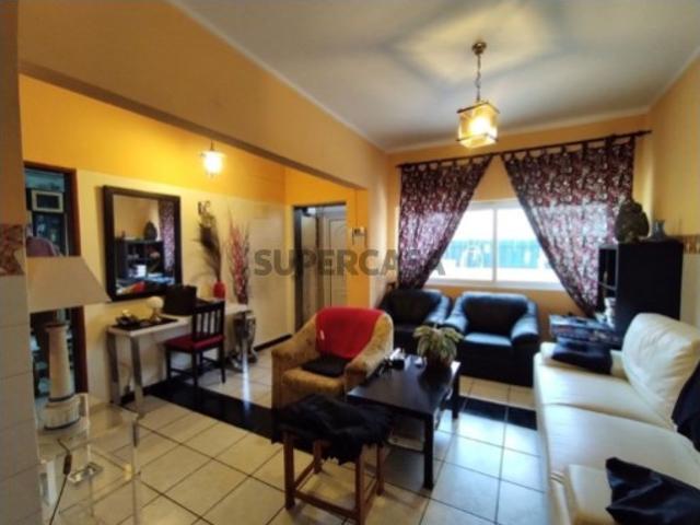 Moradia Geminada T6 em Amora