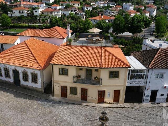 Moradia geminada T8 em de 231,5 m²