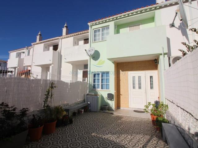 Moradia Geminada T2+1 para venda em Albufeira e Olhos de Águ. 80m² Albufeira Olhos de Água