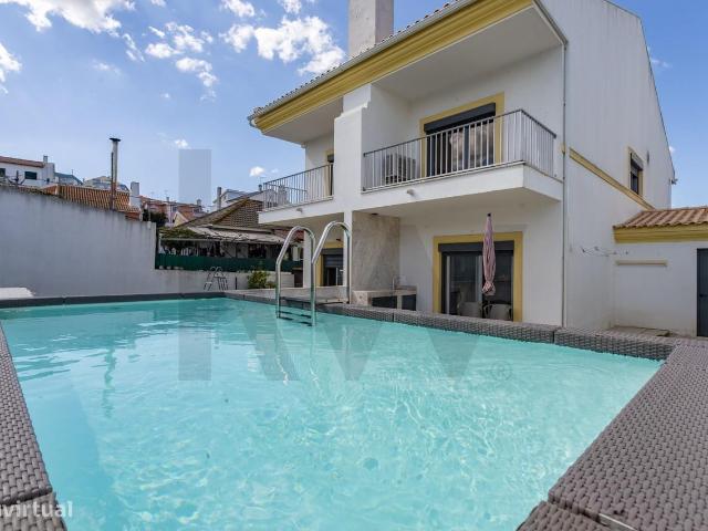 Moradia Geminada T2+2 na Amora
