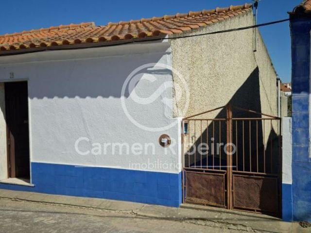 Moradia geminada T2 com quintal em Santo Amaro Sousel | 26064075343