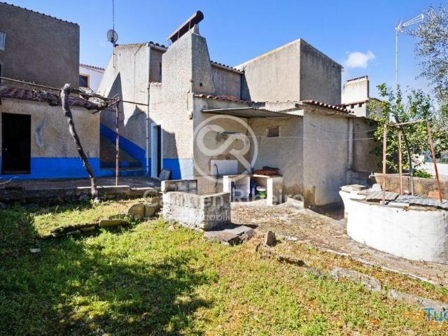 Moradia geminada T2 com quintal em Santo Amaro Sousel | 26084075343