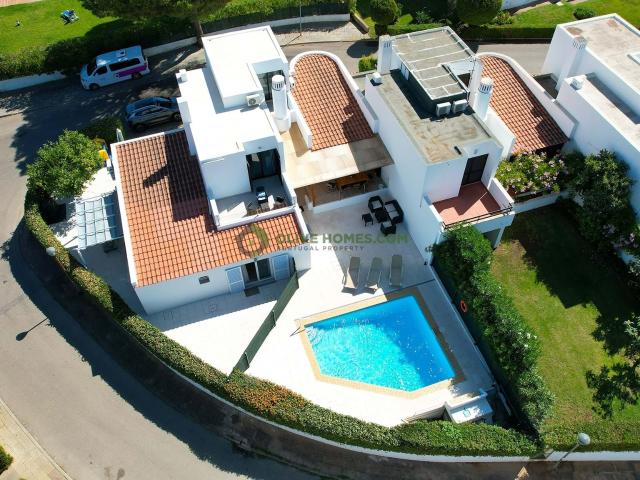 Moradia geminada T3 mais um em Vilamoura