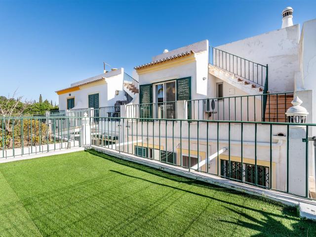 Moradia Geminada T3 Mobilada em Condomínio Privado com pisci 143m² Lagoa e Carvoeiro