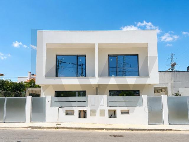 Moradia Geminada T3 Nova com Piscina | CE A+ | Quinta das Laranjeiras, Fernão Ferro