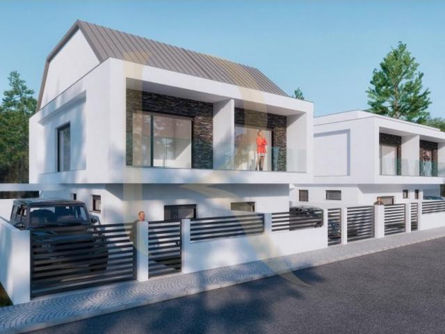 Moradia Geminada T3 nova com piscina em Fernão Ferro, Seixal