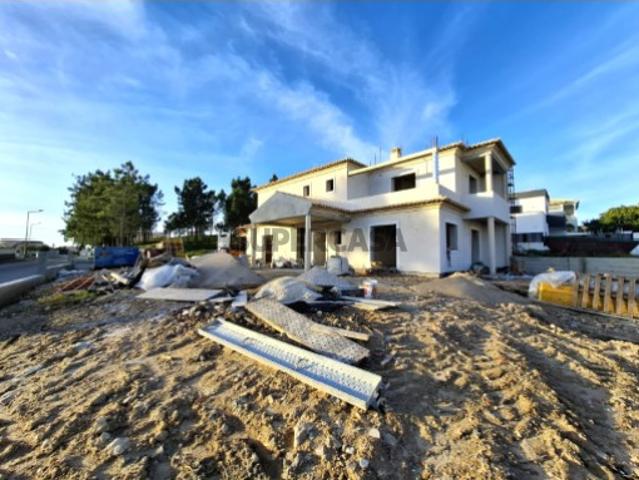 Moradia Geminada T3 NOVA Jardim c/churrasqueira + piscina descoberta Ericeira