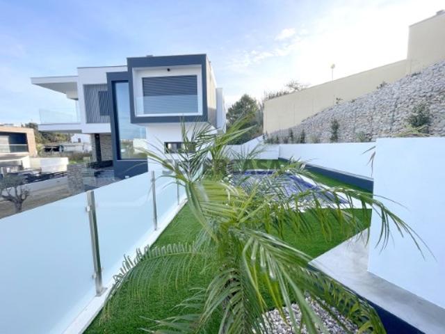 Moradia Geminada T3 + Cave Caparica