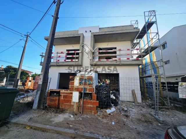 Moradia Geminada T3 c/Garagem, na Quinta do Conde