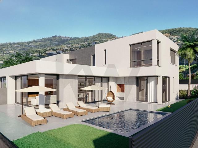 Moradia Geminada T3 com 3 suítes, piscina privativa, ar condicionado e garagem para 2 viaturas