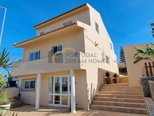 Moradia Geminada T3, com cave transformada em apartamento T1 independente e 2 anexos
