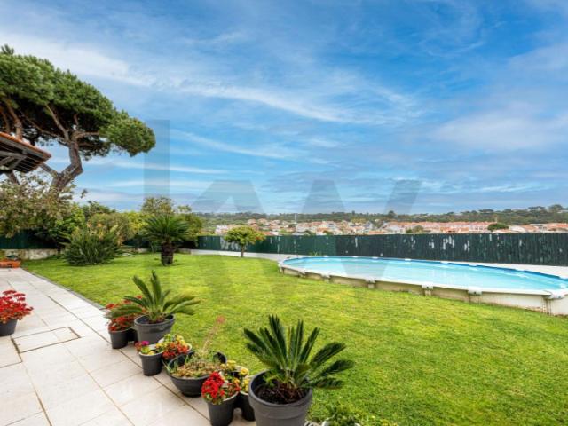 Duplex T3 com Jardim Privativo e Vista desafogada sobre o Estoril