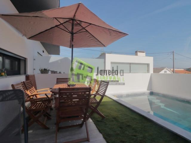 Moradia Geminada T3 com Piscina Quinta do Conde