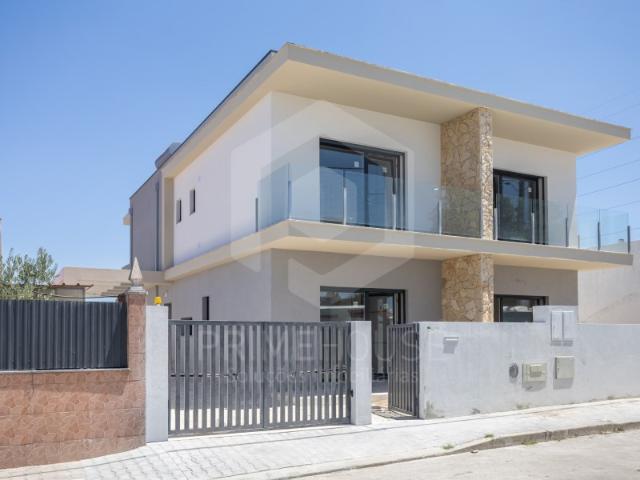 Moradia Geminada T3 | Duas Suites | Quinta das Laranjeiras