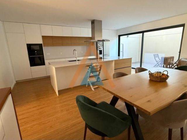 Moradia geminada T3 Duplex em Santa Maria Feira. 227m² Travanca e santa cruz