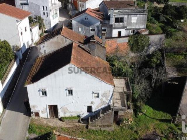 Moradia geminada T3 em Almalaguês de 130 m²
