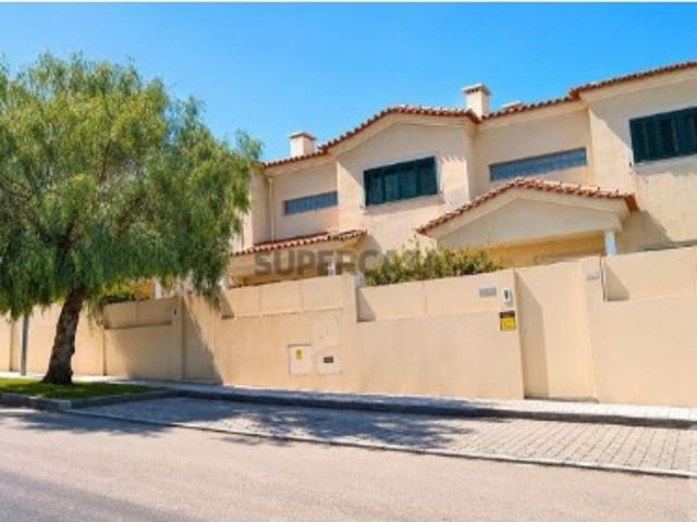 Moradia geminada T3 em Esmoriz de 250,8 m²