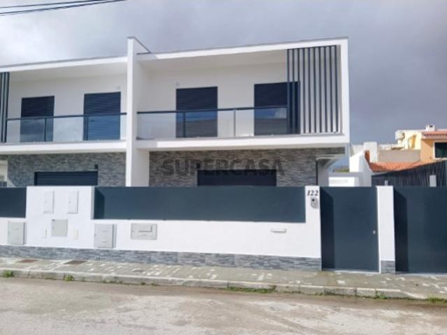 Moradia Geminada T3 em Fernão Ferro