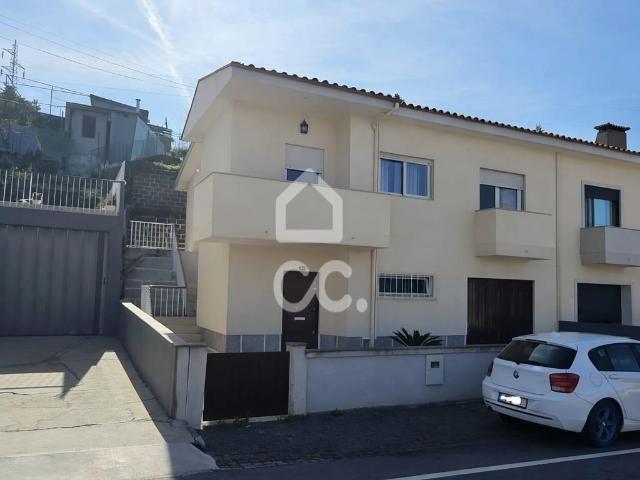 Moradia Geminada T3 em Pevidem Guimarães, Guimarães